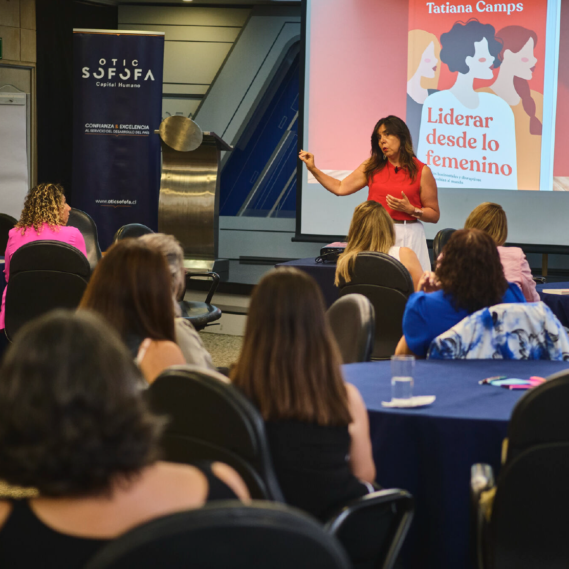Masivo encuentro de la autora Tatiana Camps con mujeres líderes