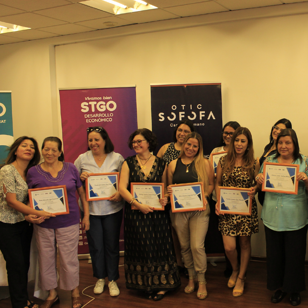Gran inicio de año para beneficiarias de curso financiado por Cementos Bío Bío