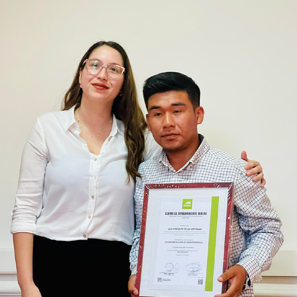 Alumnos de Colegio de Alto Hospicio se certifican en Operador de Grúa